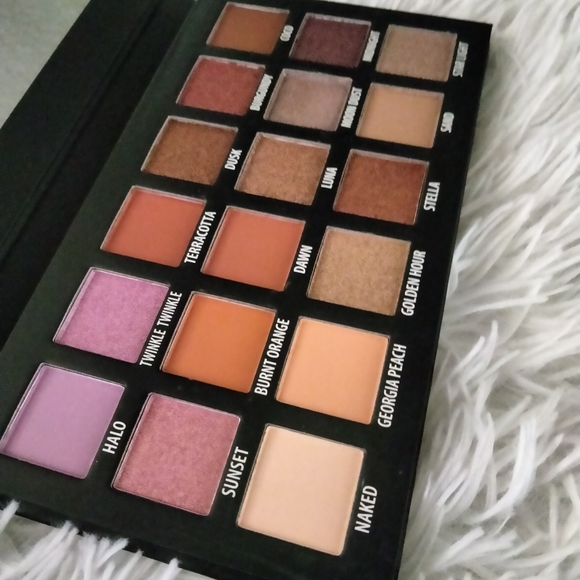 🆕 Kab Cosmetics Day + Night 🌃  Shadow Palette